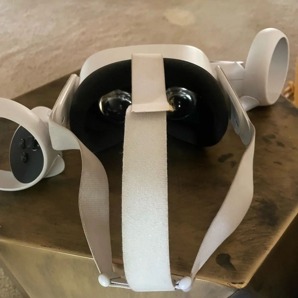 Oculus quest 2 Gently Used!!!